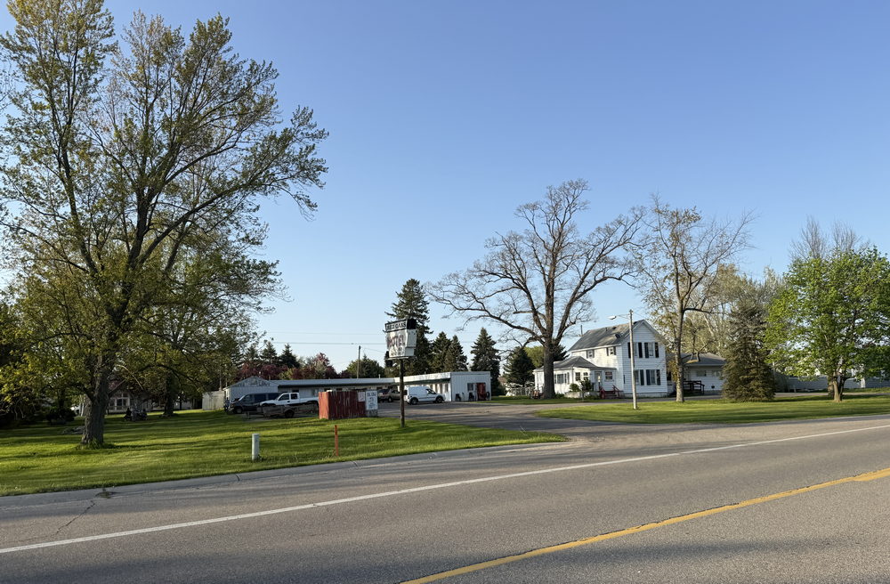 Red Oaks Motel (Stevens Moto-Court) - May 11 2025 (newer photo)